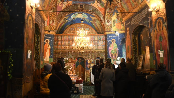 Biserica Racari Marius Caravețeanu, Primarul Orașului Răcari! Hramul Bisericii Ghimpați ...