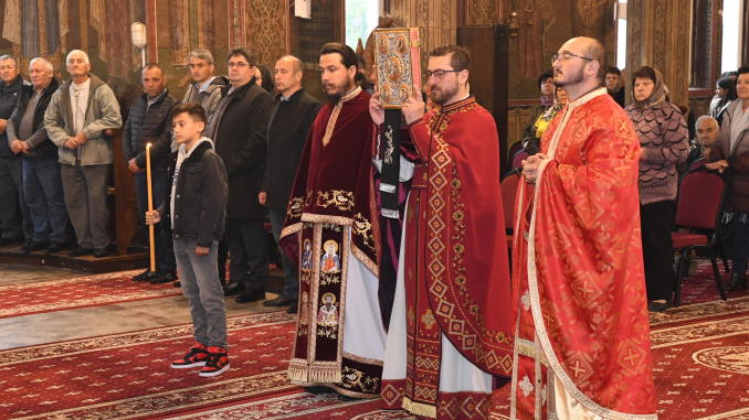Biserica Racari Marius Caravețeanu, Primarul Orașului Răcari! Hramul Bisericii Sfântul ...